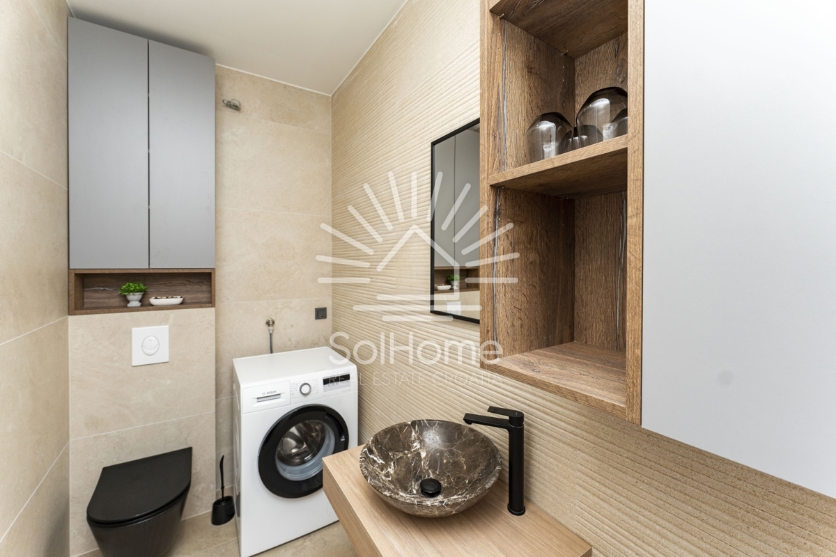 IN VENDITA - Moderna villa con piscina e vista mare a Novalja.