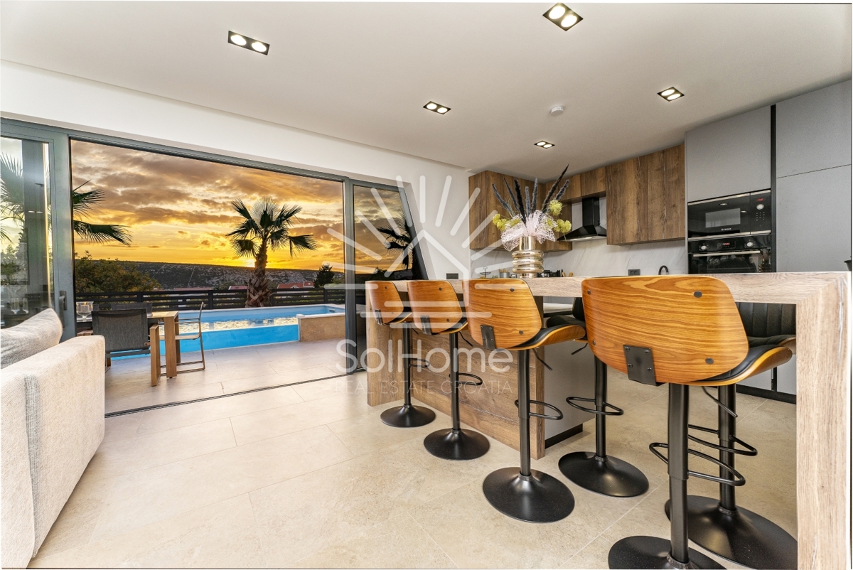 IN VENDITA - Moderna villa con piscina e vista mare a Novalja.