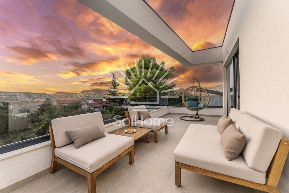 IN VENDITA - Moderna villa con piscina e vista mare a Novalja.