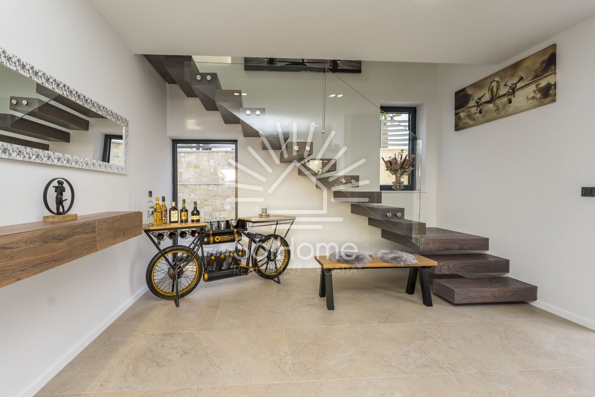 IN VENDITA - Moderna villa con piscina e vista mare a Novalja.