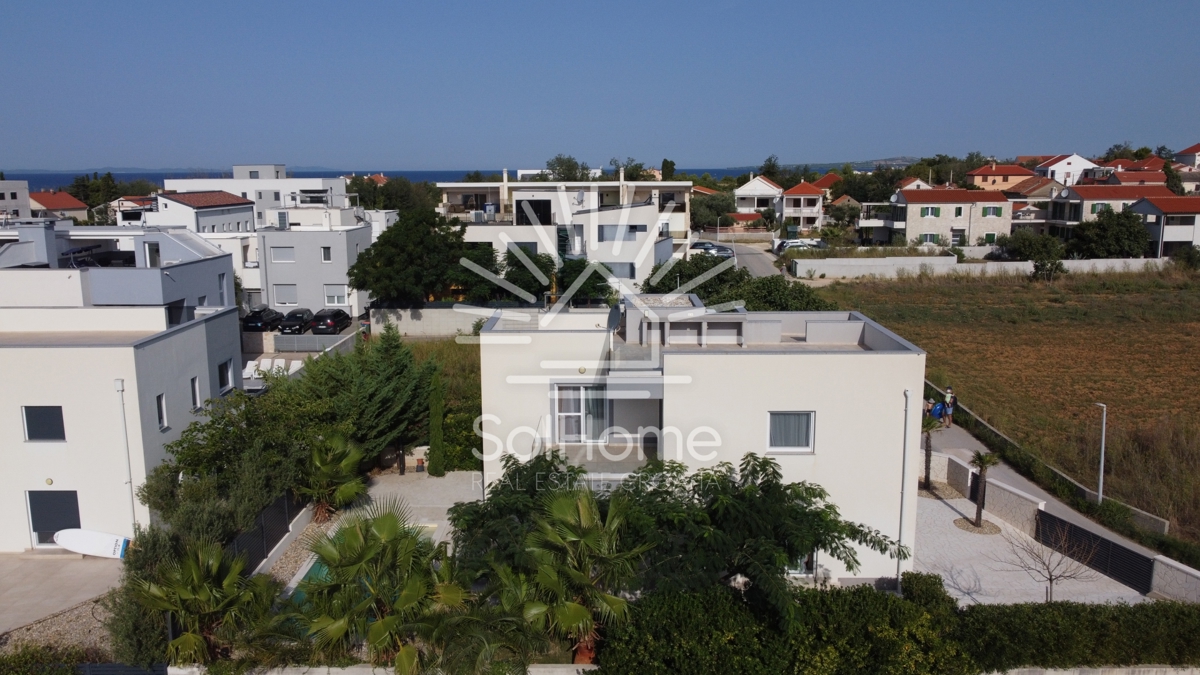 Elegante casa arredata con piscina, a soli 100 metri dal mare – a Privlaka, vicino a Zara