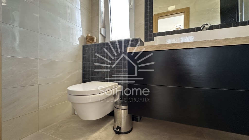 Elegante casa arredata con piscina, a soli 100 metri dal mare – a Privlaka, vicino a Zara