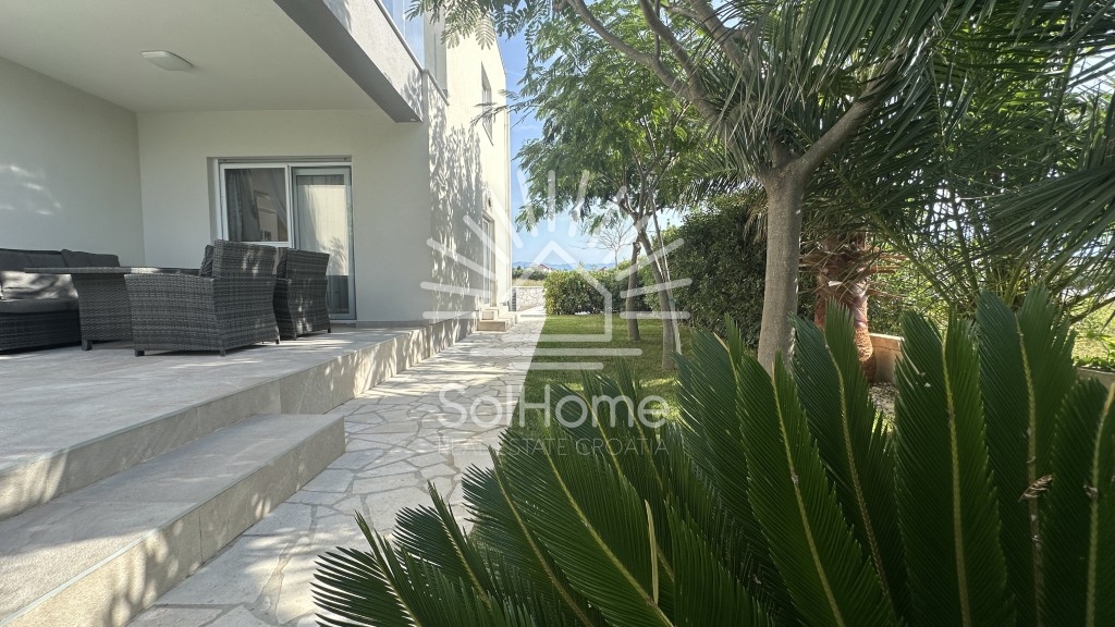 Elegante casa arredata con piscina, a soli 100 metri dal mare – a Privlaka, vicino a Zara