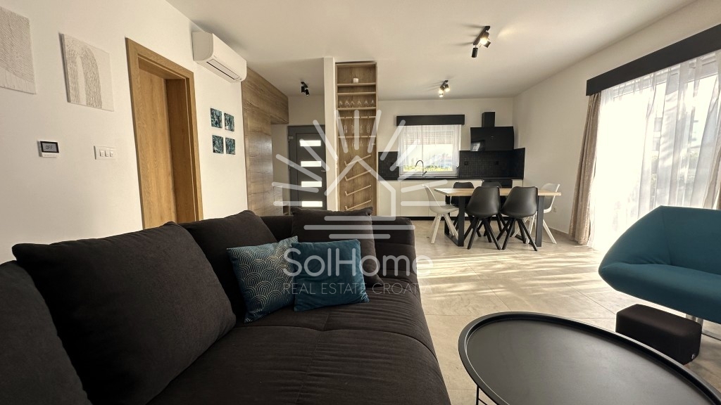 Elegante casa arredata con piscina, a soli 100 metri dal mare – a Privlaka, vicino a Zara