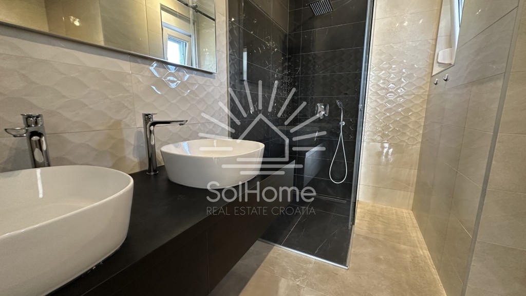 Elegante casa arredata con piscina, a soli 100 metri dal mare – a Privlaka, vicino a Zara