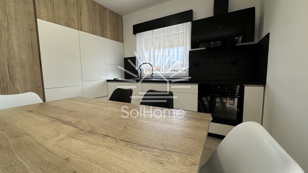 Elegante casa arredata con piscina, a soli 100 metri dal mare – a Privlaka, vicino a Zara