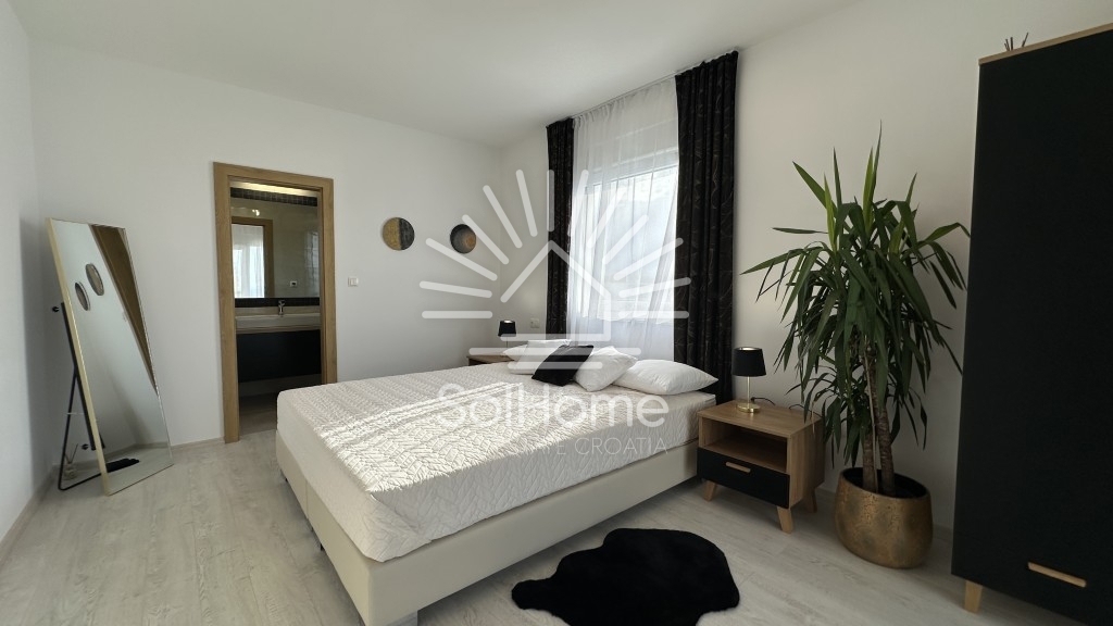 Elegante casa arredata con piscina, a soli 100 metri dal mare – a Privlaka, vicino a Zara