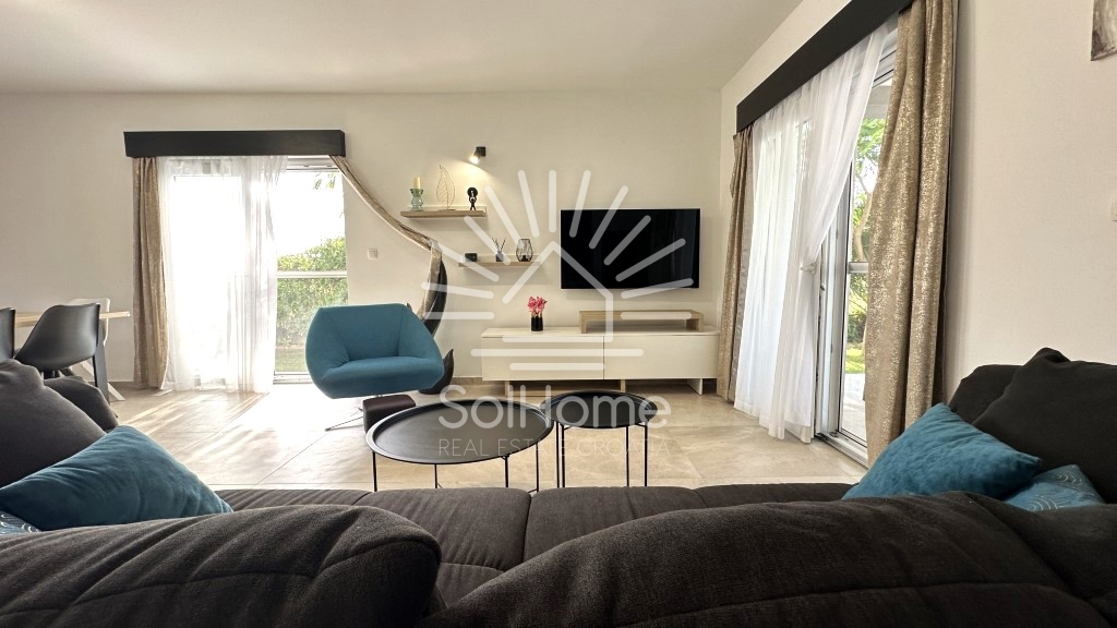 Elegante casa arredata con piscina, a soli 100 metri dal mare – a Privlaka, vicino a Zara