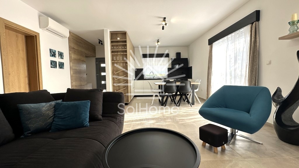 Elegante casa arredata con piscina, a soli 100 metri dal mare – a Privlaka, vicino a Zara