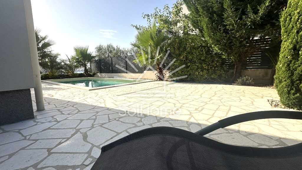 Elegante casa arredata con piscina, a soli 100 metri dal mare – a Privlaka, vicino a Zara