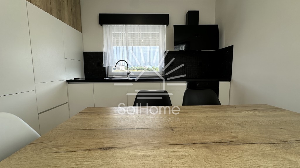 Elegante casa arredata con piscina, a soli 100 metri dal mare – a Privlaka, vicino a Zara