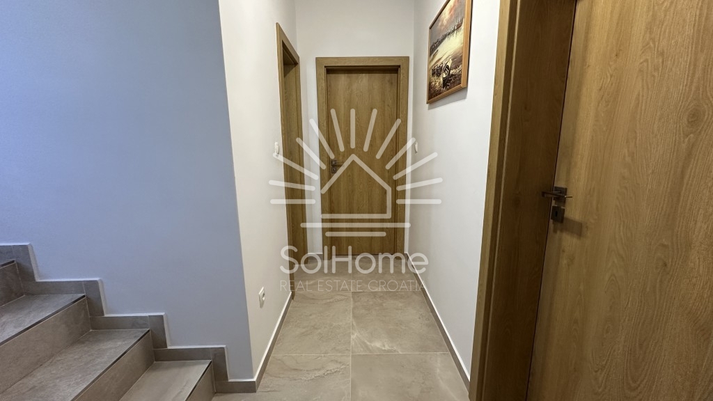 Elegante casa arredata con piscina, a soli 100 metri dal mare – a Privlaka, vicino a Zara