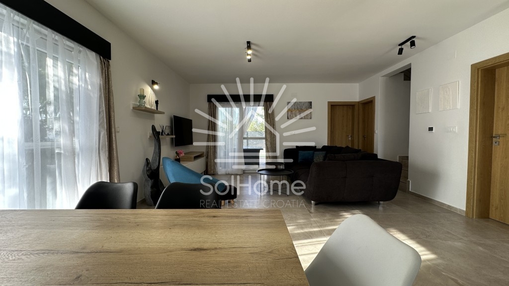 Elegante casa arredata con piscina, a soli 100 metri dal mare – a Privlaka, vicino a Zara