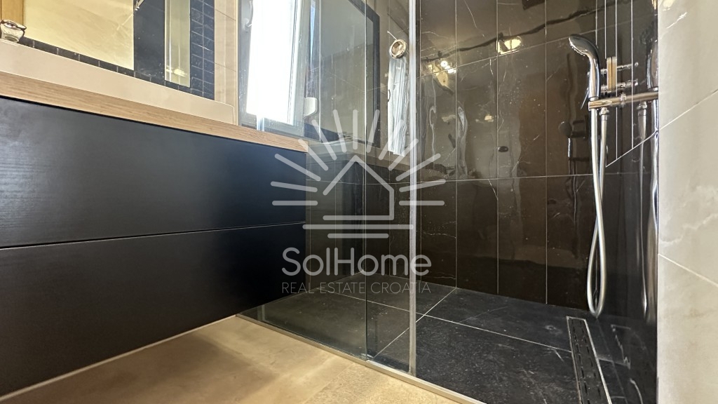 Elegante casa arredata con piscina, a soli 100 metri dal mare – a Privlaka, vicino a Zara