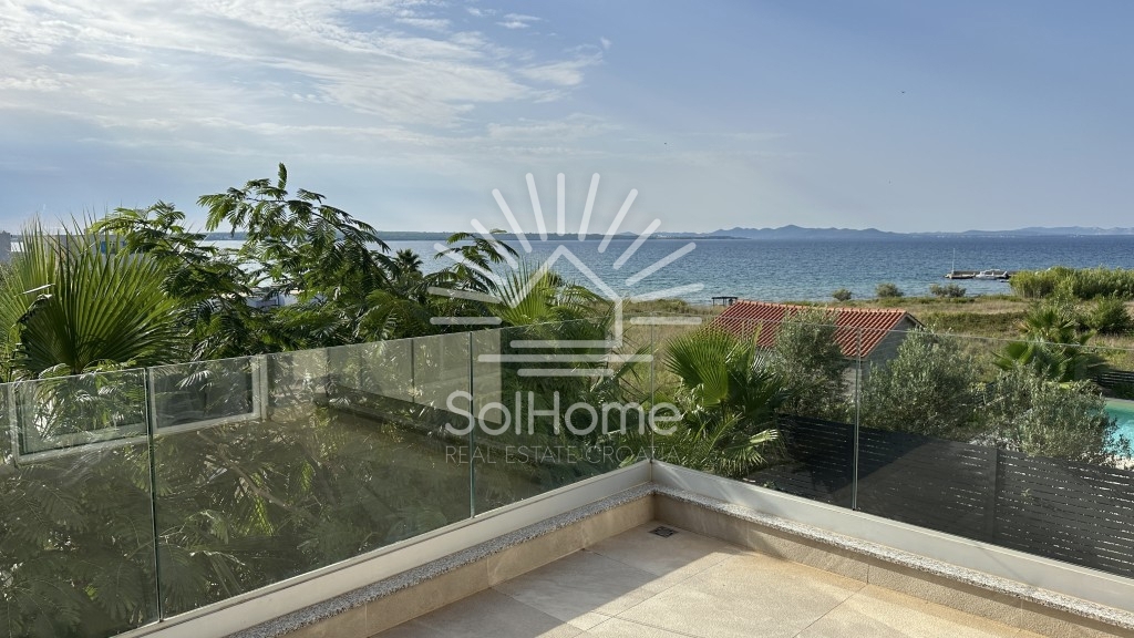 Elegante casa arredata con piscina, a soli 100 metri dal mare – a Privlaka, vicino a Zara