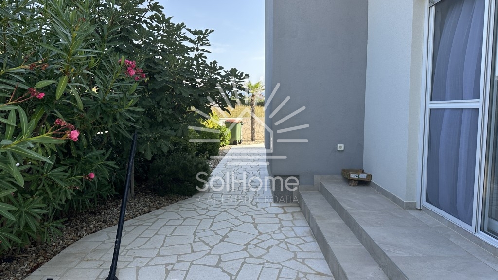 Elegante casa arredata con piscina, a soli 100 metri dal mare – a Privlaka, vicino a Zara