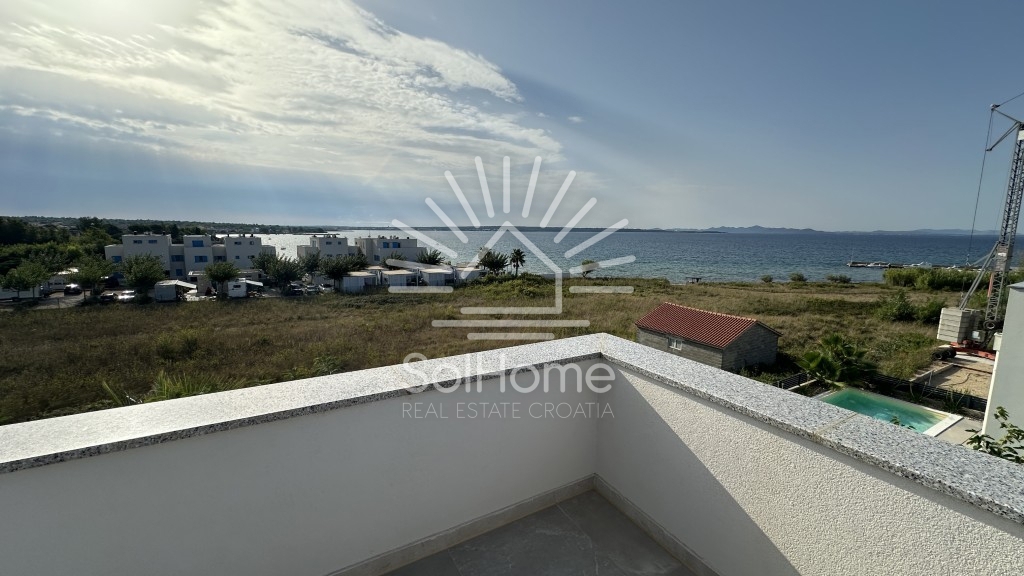 Elegante casa arredata con piscina, a soli 100 metri dal mare – a Privlaka, vicino a Zara