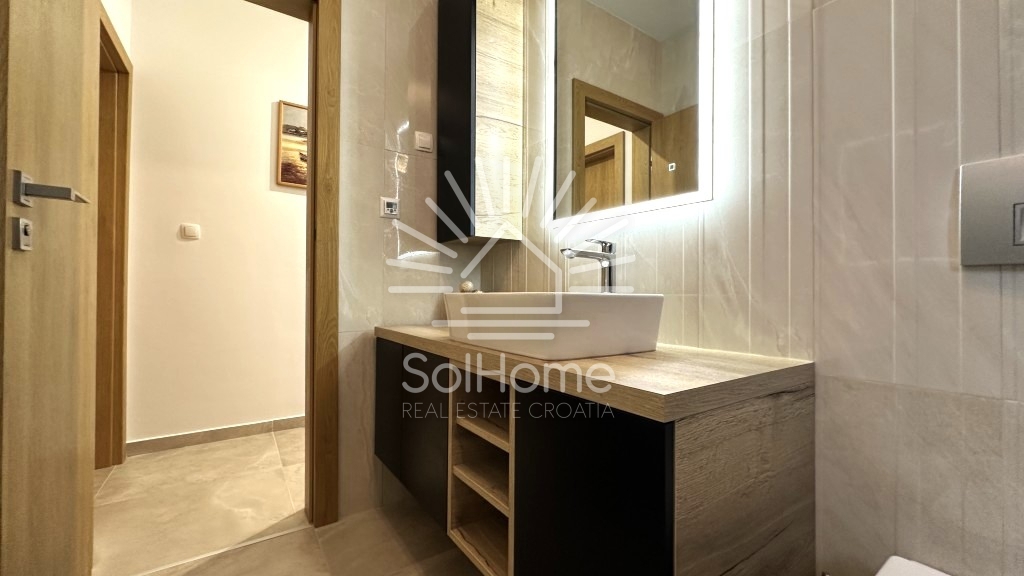 Elegante casa arredata con piscina, a soli 100 metri dal mare – a Privlaka, vicino a Zara