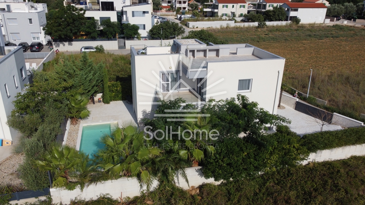 Elegante casa arredata con piscina, a soli 100 metri dal mare – a Privlaka, vicino a Zara