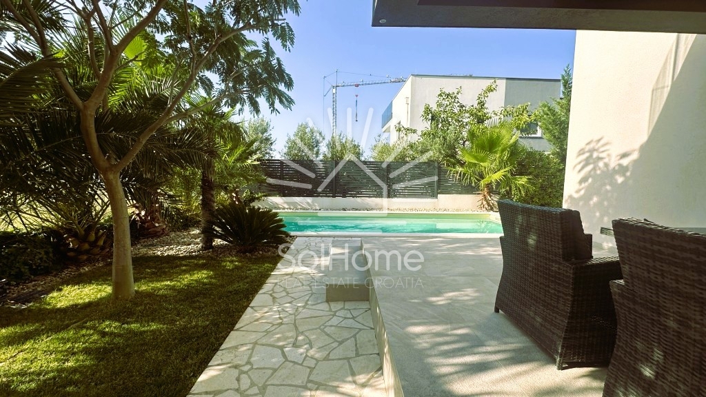 Elegante casa arredata con piscina, a soli 100 metri dal mare – a Privlaka, vicino a Zara