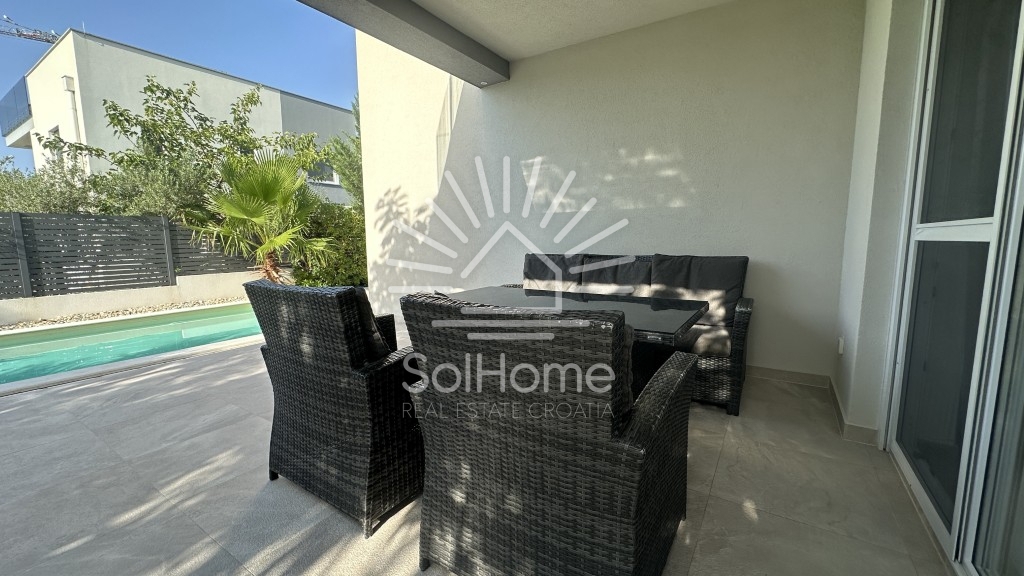 Elegante casa arredata con piscina, a soli 100 metri dal mare – a Privlaka, vicino a Zara