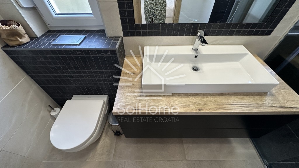 Elegante casa arredata con piscina, a soli 100 metri dal mare – a Privlaka, vicino a Zara