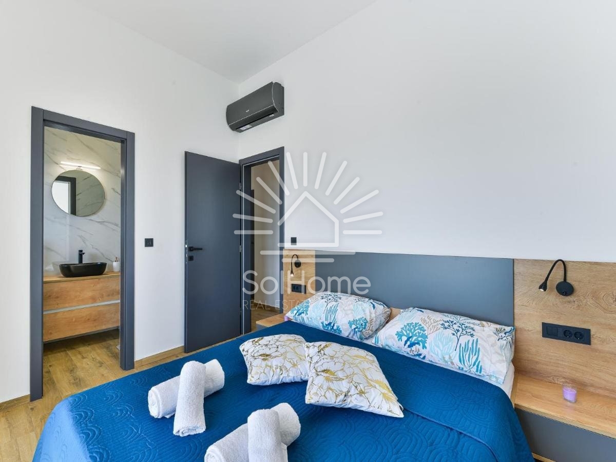 Casa con una fantastica vista sul mare e piscina, vicino a Zara