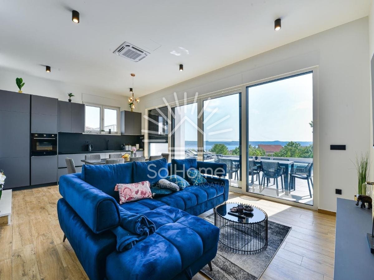 Casa con una fantastica vista sul mare e piscina, vicino a Zara