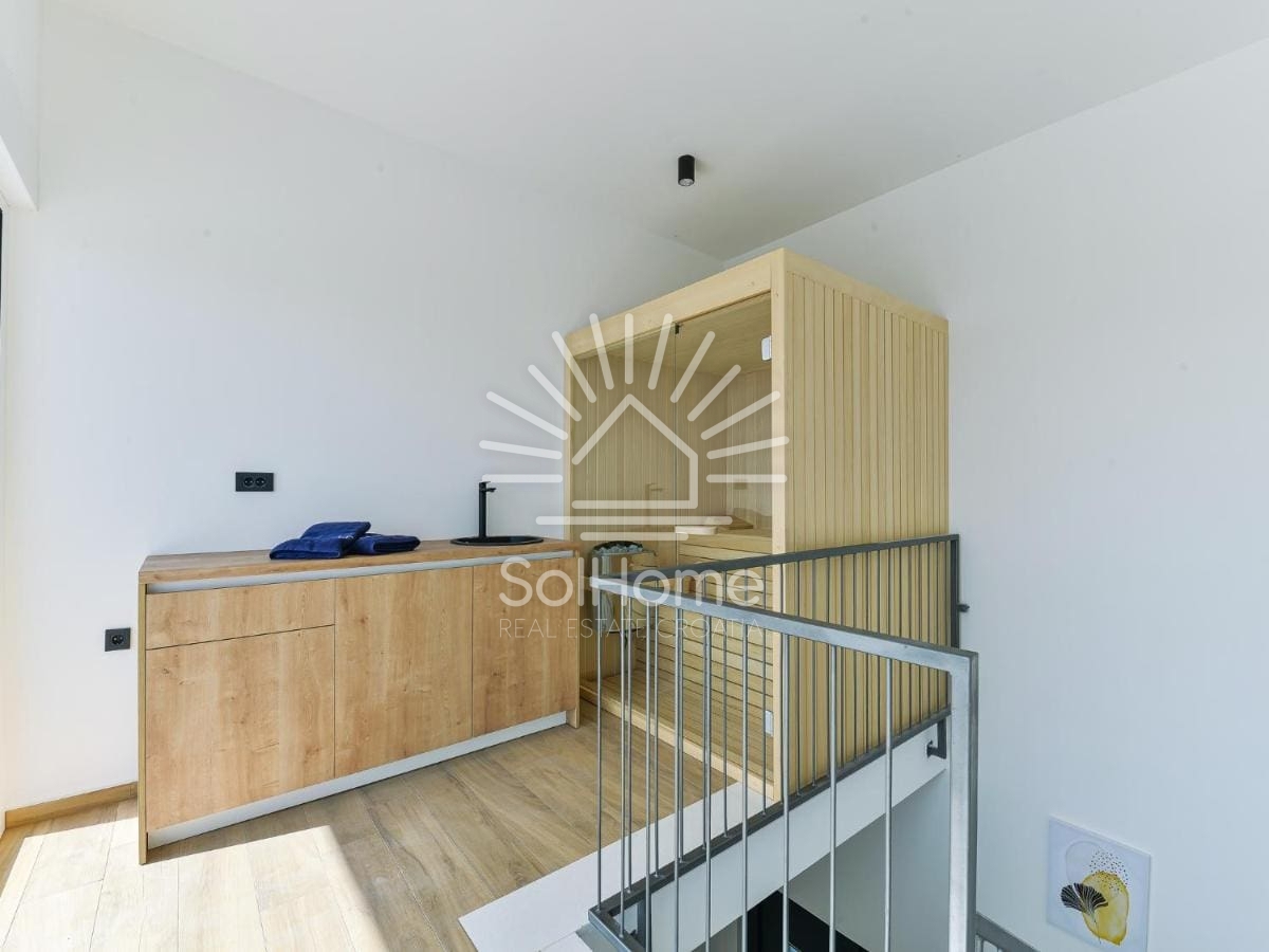 Casa con una fantastica vista sul mare e piscina, vicino a Zara