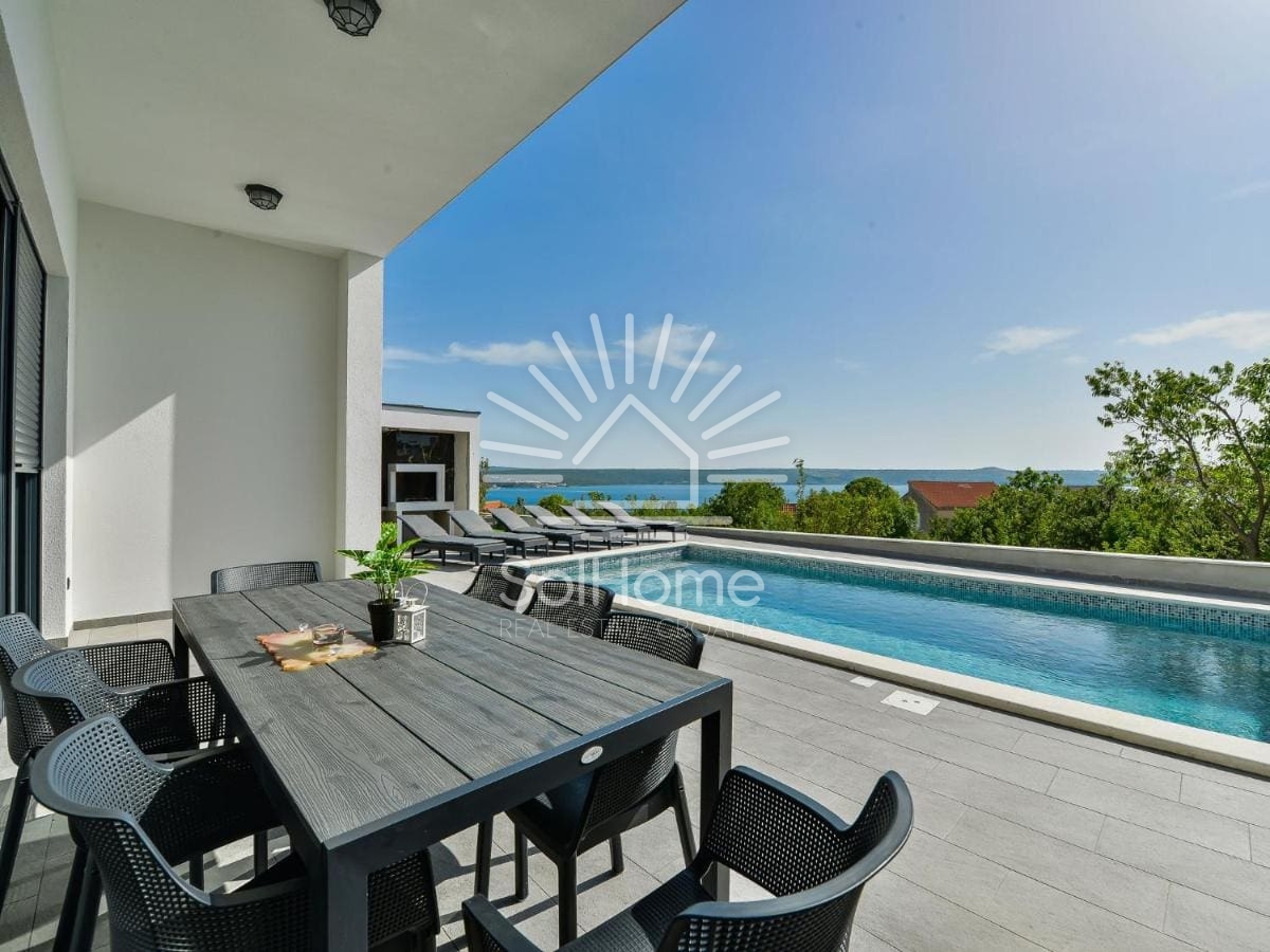 Casa con una fantastica vista sul mare e piscina, vicino a Zara