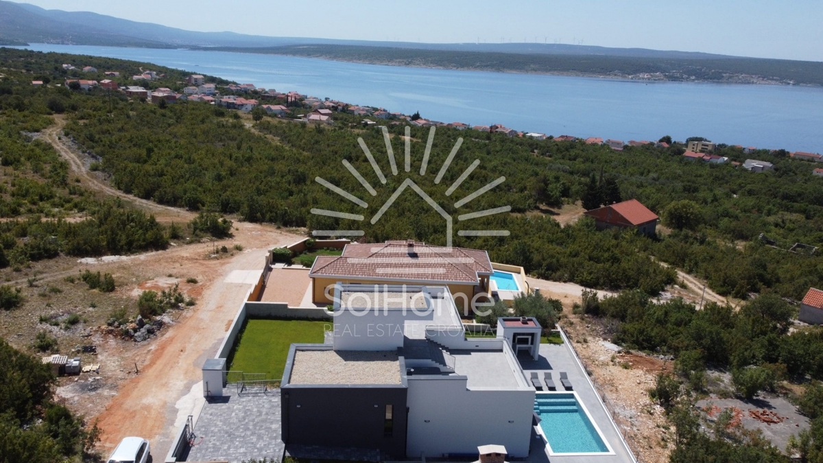 Casa con una fantastica vista sul mare e piscina, vicino a Zara