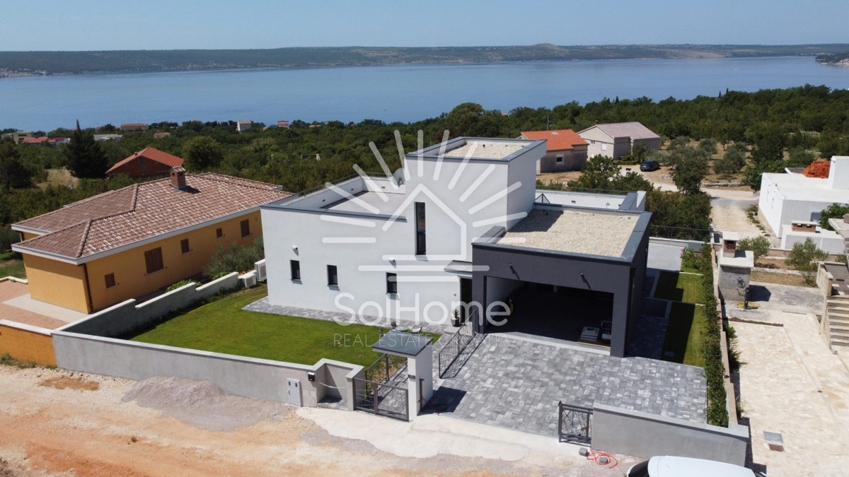 Casa con una fantastica vista sul mare e piscina, vicino a Zara