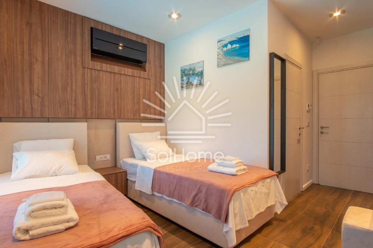 Lussuosa villa con vista panoramica sul mare nell'isola di Pag, vicino a Zara - Croazia