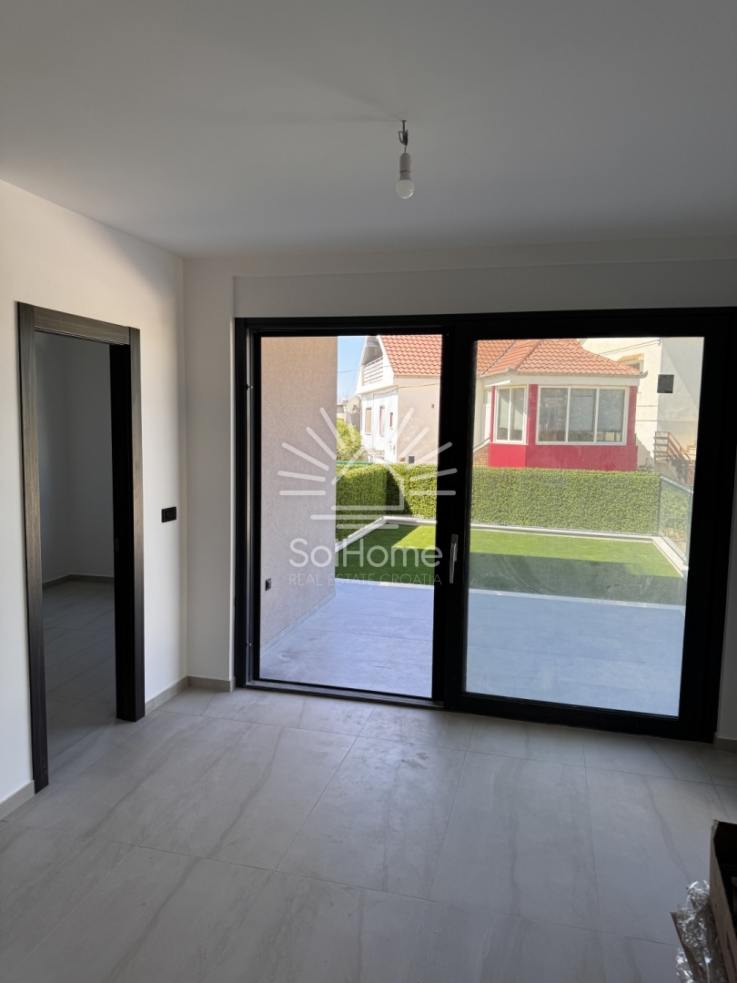 Appartamenti attico a Diklo/Zara - a 50 metri dal mare