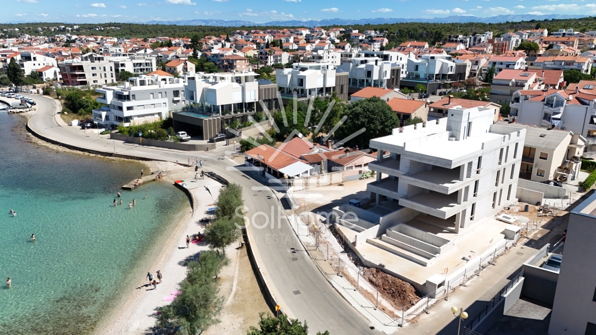 Lussuosi appartamenti attico direttamente sul mare a Diklo/Zadar