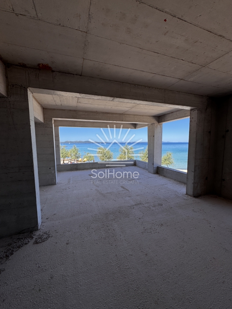 Lussuosi appartamenti attico direttamente sul mare a Diklo/Zadar