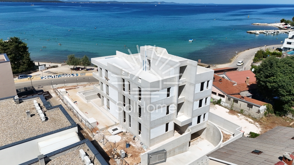 Lussuosi appartamenti attico direttamente sul mare a Diklo/Zadar
