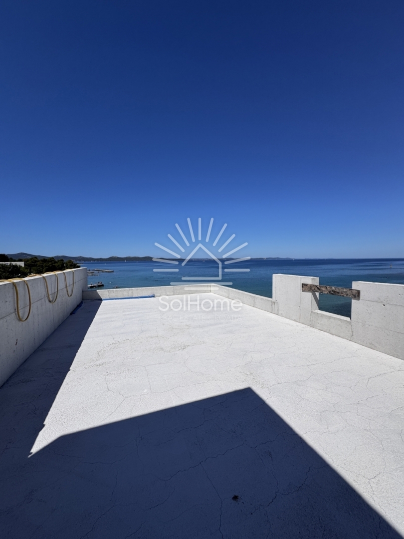 Lussuosi appartamenti attico direttamente sul mare a Diklo/Zadar