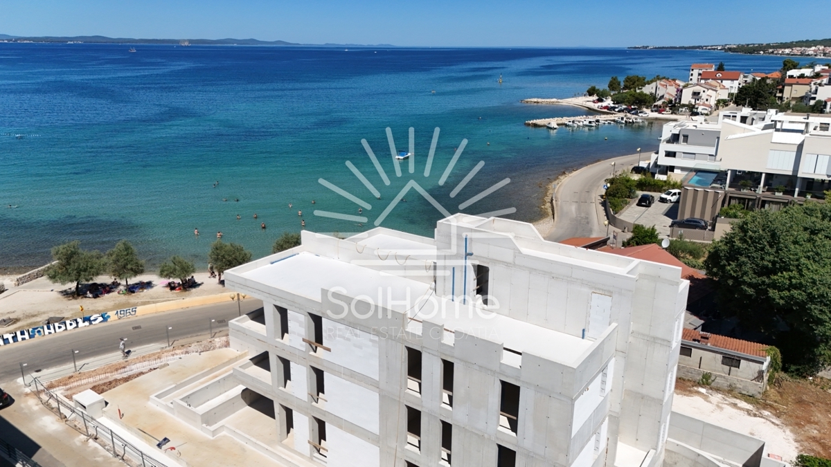 Lussuosi appartamenti attico direttamente sul mare a Diklo/Zadar