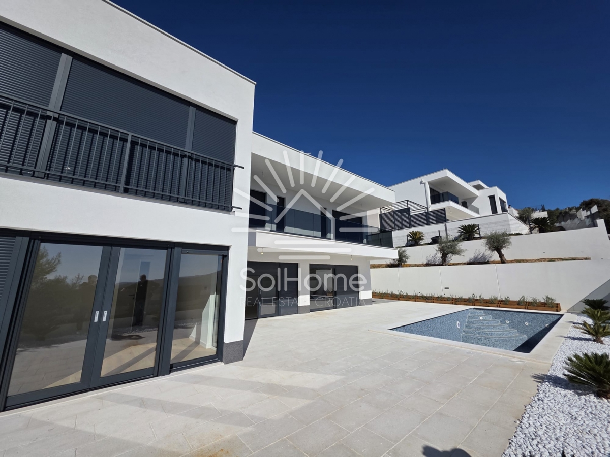 Ville di lusso con vista mare vicino a Trogir / Vinišće