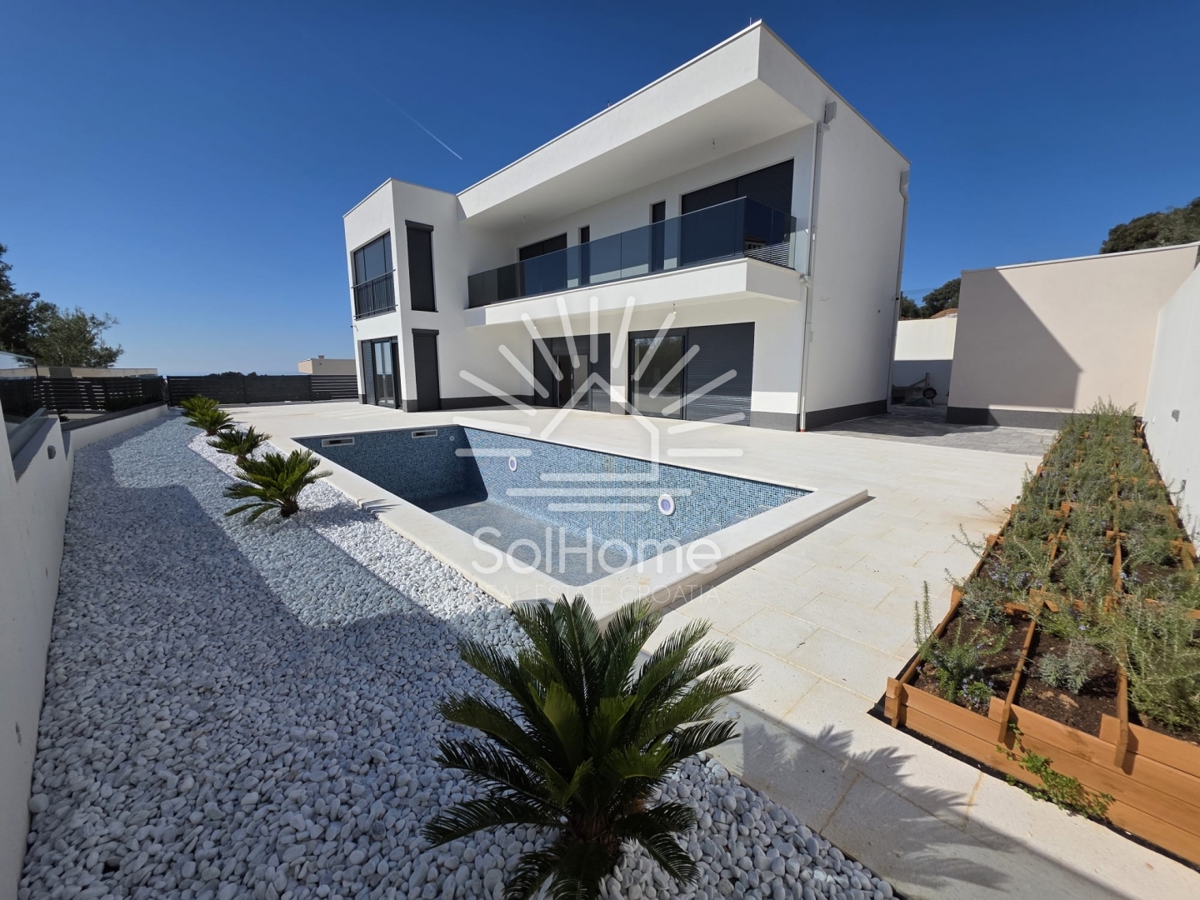 Ville di lusso con vista mare vicino a Trogir / Vinišće