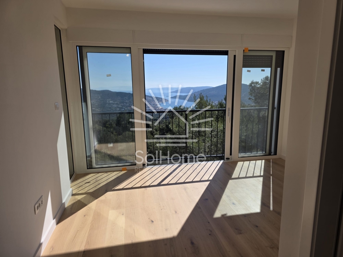 Ville di lusso con vista mare vicino a Trogir / Vinišće