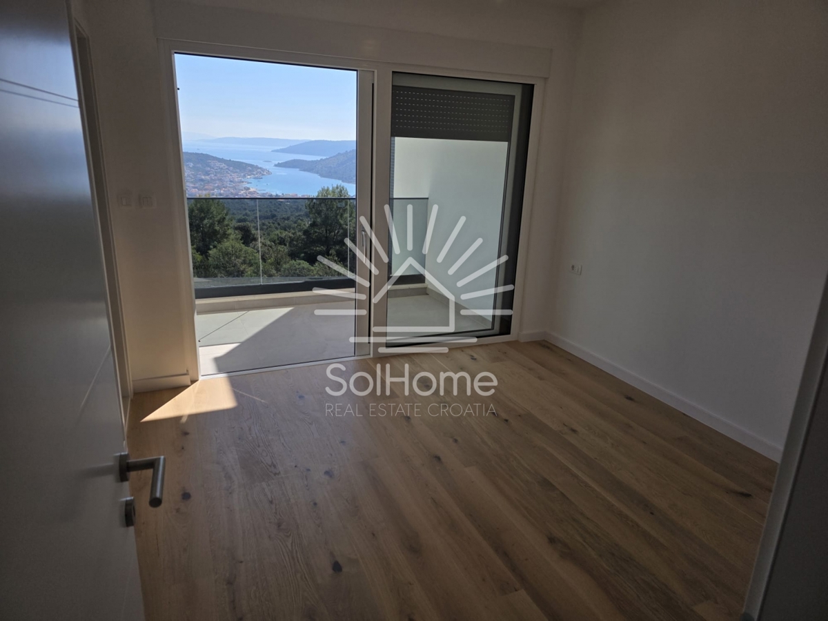Ville di lusso con vista mare vicino a Trogir / Vinišće