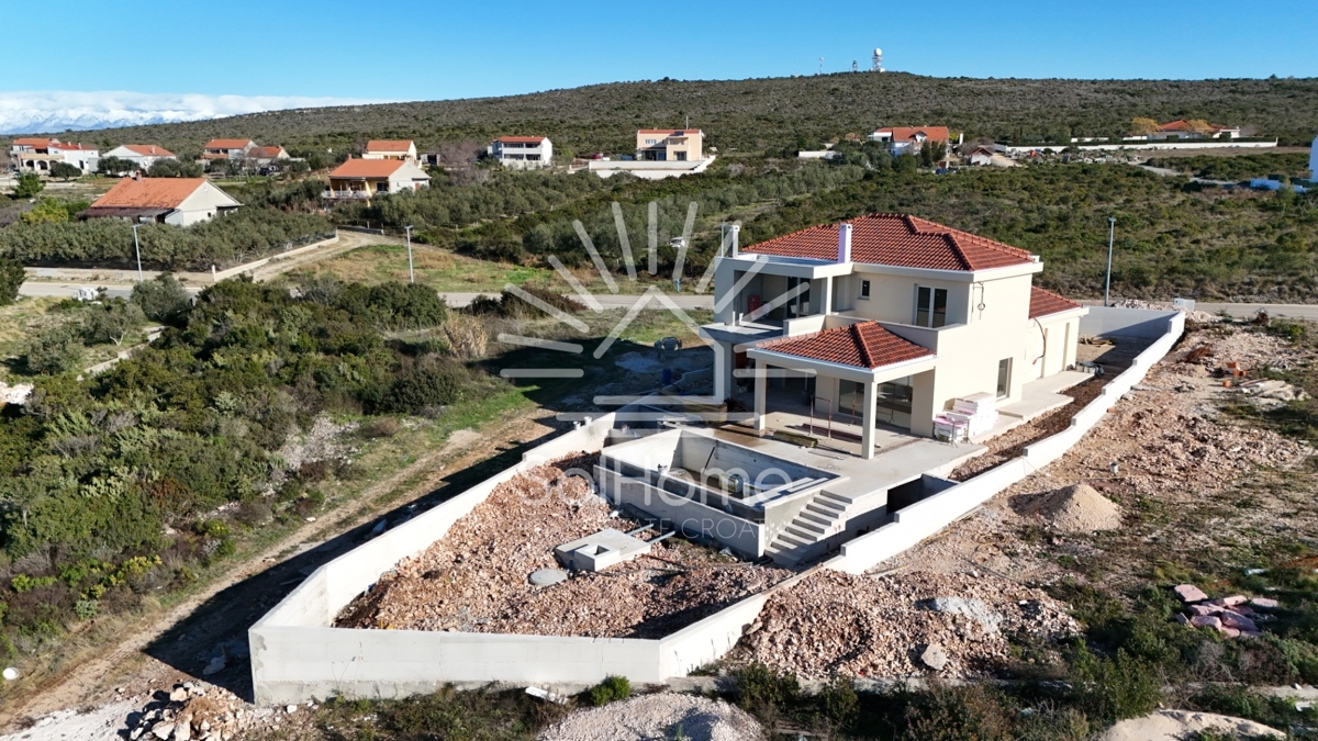 Villa familiare con piscina e vista panoramica sul mare vicino a Zara