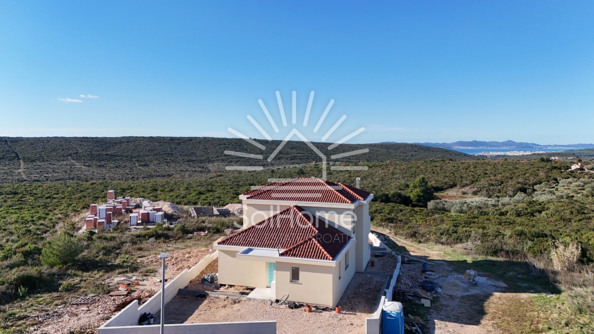 Villa familiare con piscina e vista panoramica sul mare vicino a Zara