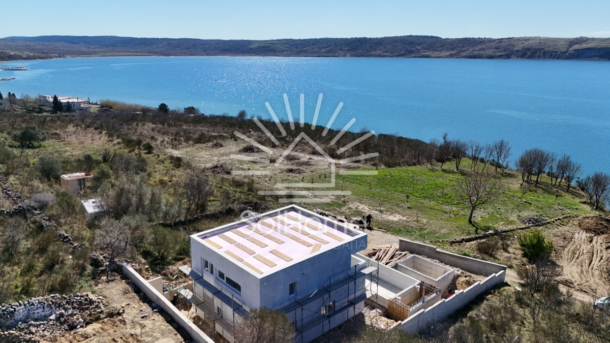 Casa di fronte al mare a Ražanac