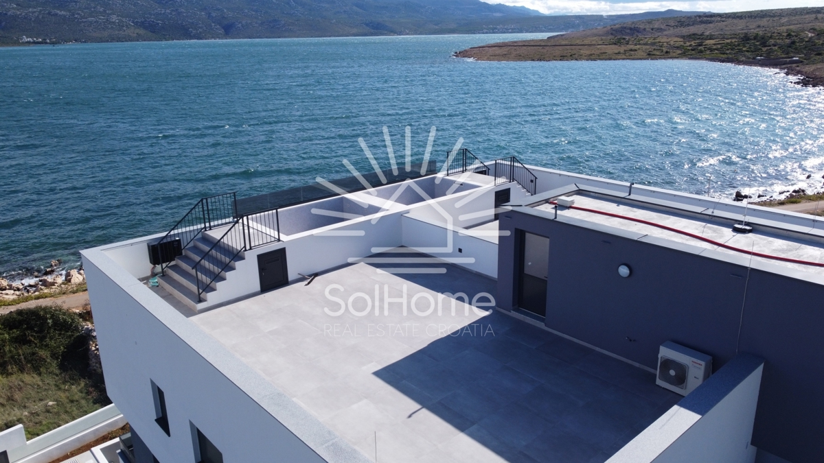 VIDEO - Attico 1. linea mare vicino a Zara