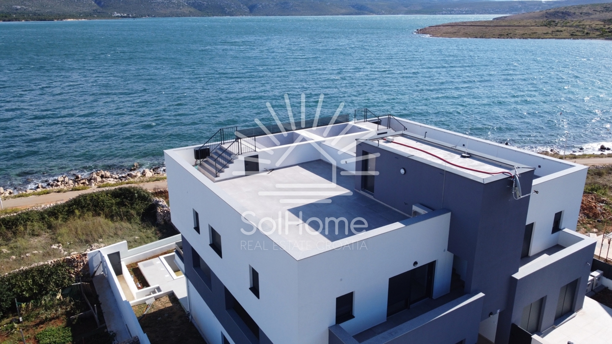 VIDEO - Attico 1. linea mare vicino a Zara