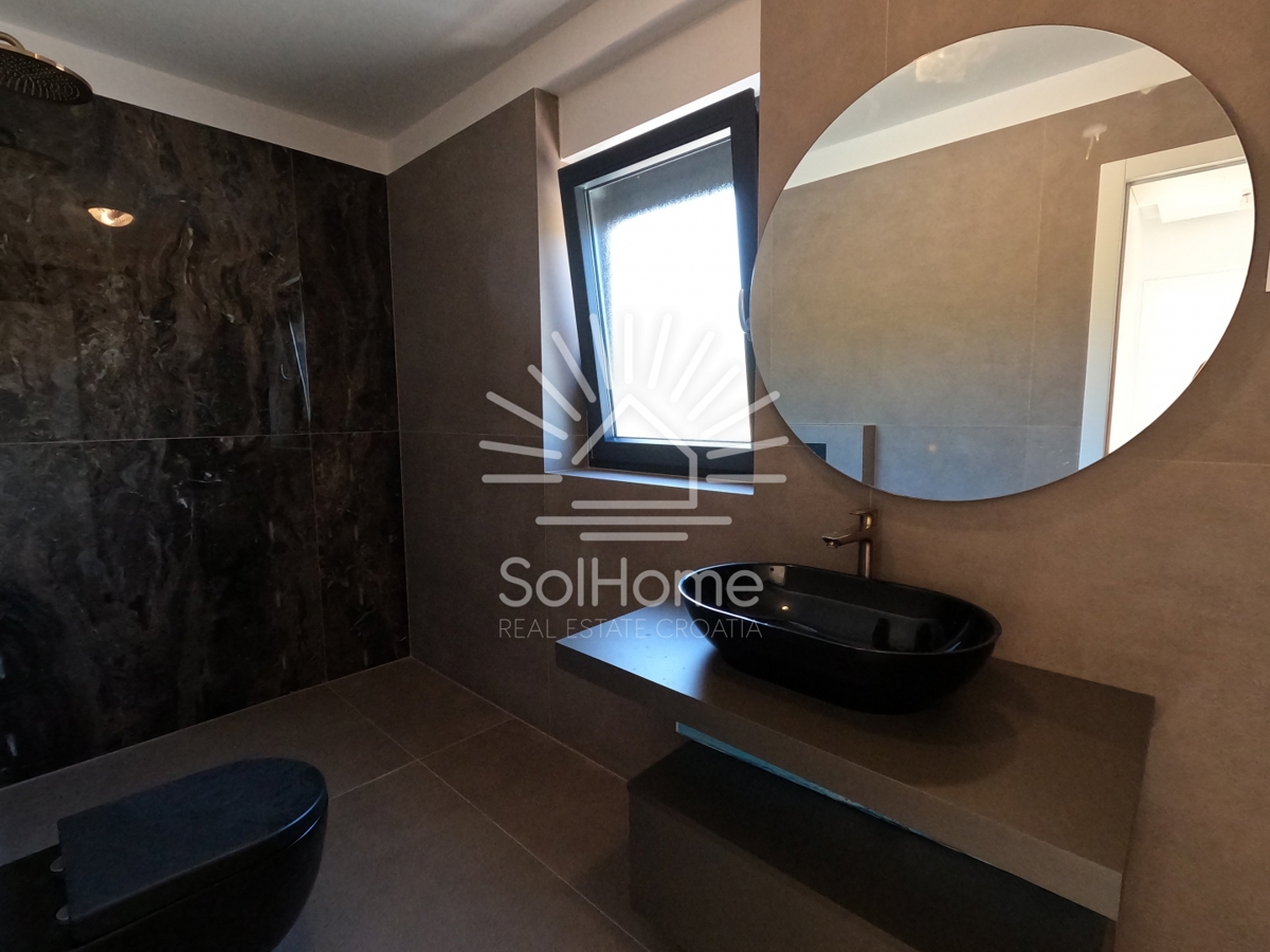 VIDEO - Attico 1. linea mare vicino a Zara