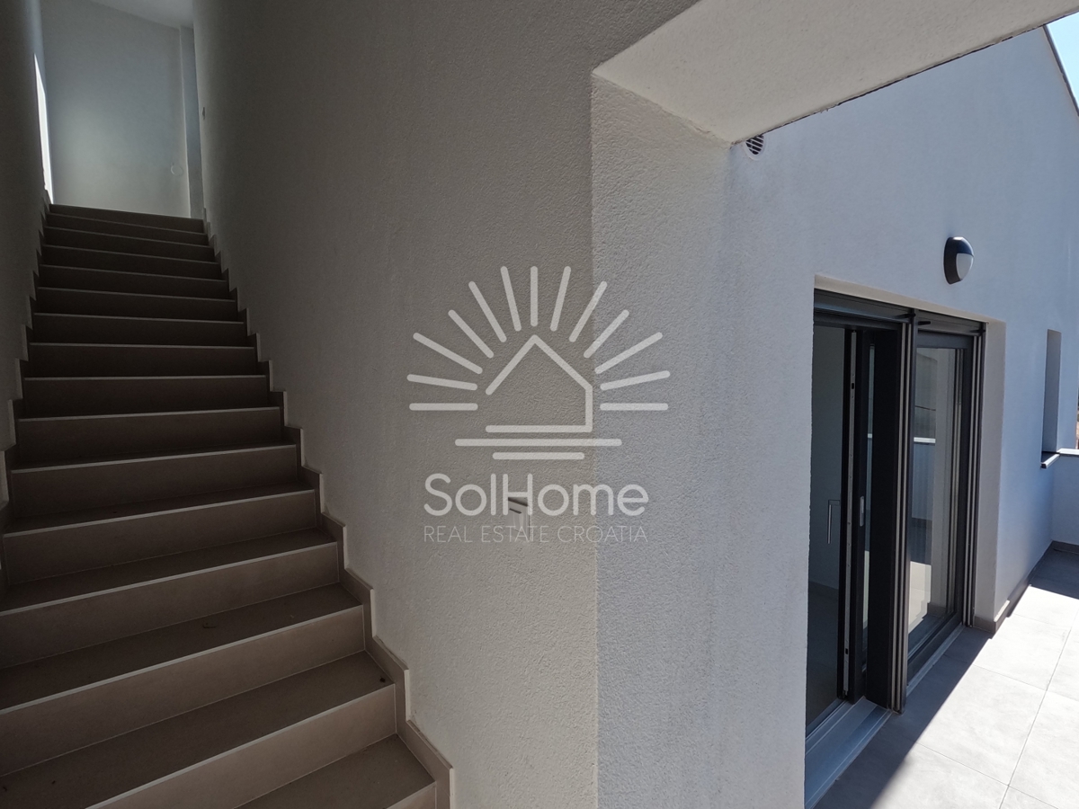 VIDEO - Attico 1. linea mare vicino a Zara